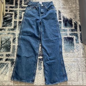 BDG Urban Outfitters puddle jeans wide leg and are size 26.